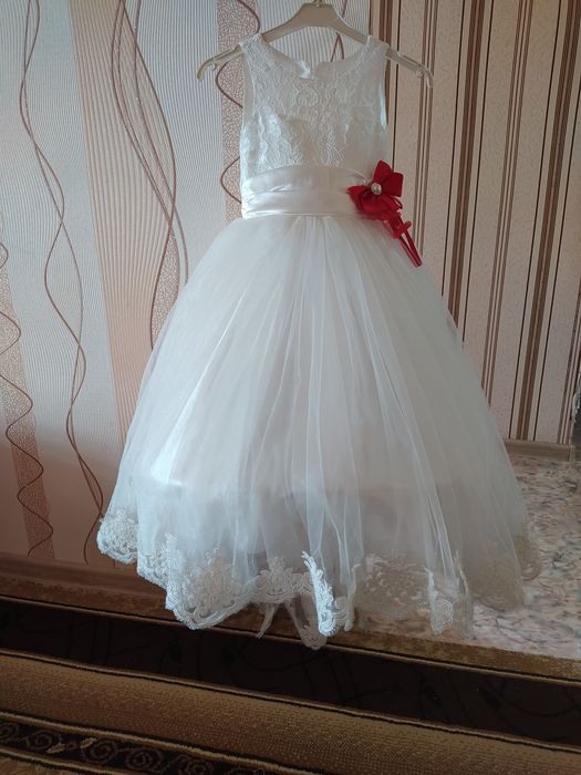 Продам платье на возраст 5-6лет