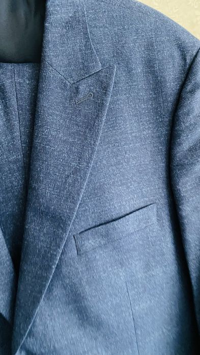 Продам смокинг брючьки имееться .