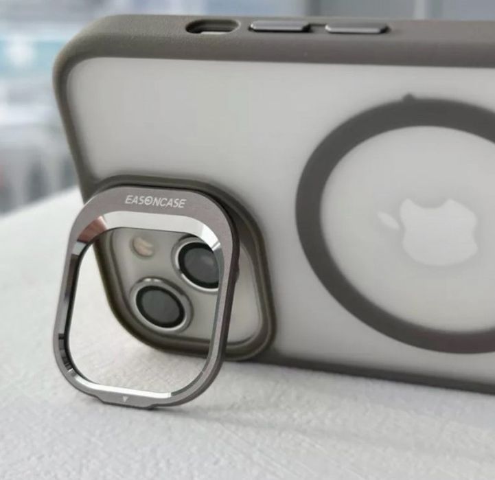 Чехол на iPhone 15 с подставкой