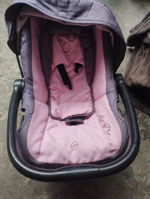 Бебешка количка + зимен кош -кошара,2 шезлонга,проходилка и кош за кол