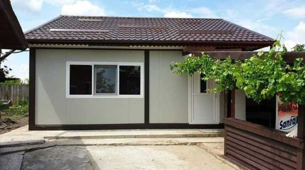 Garaje din panouri sandwich case pe structura metalica