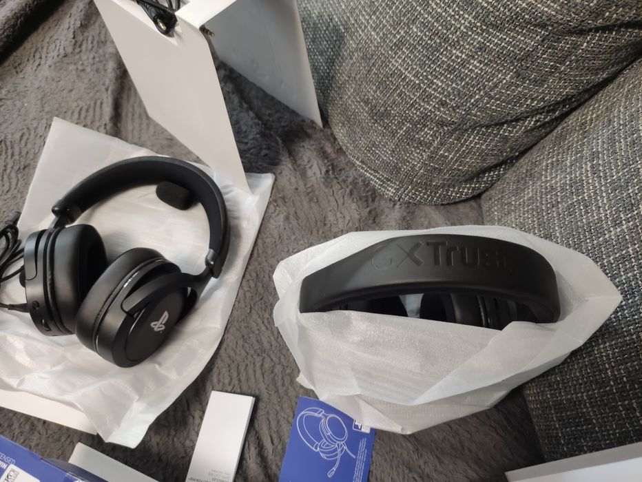 Продавам геймърски слушалки Trust GXT Forta (PlayStation Official Lice