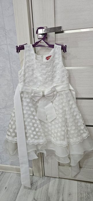 Продам новое платье на девочку