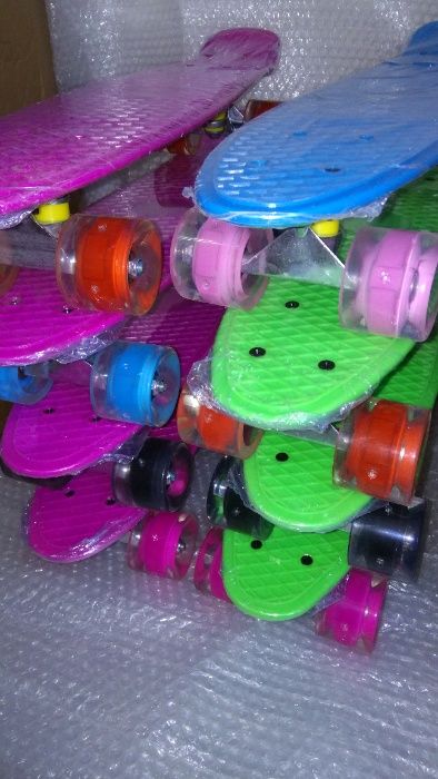 Пениборд скейтборд СВЕТЕЩИ всички цветове в комбинация Penny Board