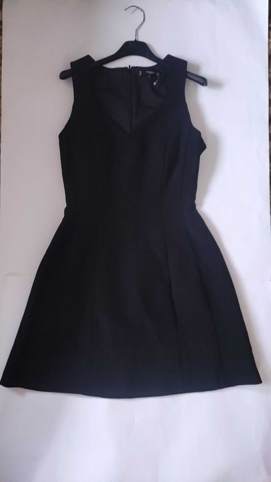 Mango елегантна черна рокля размер М необличана