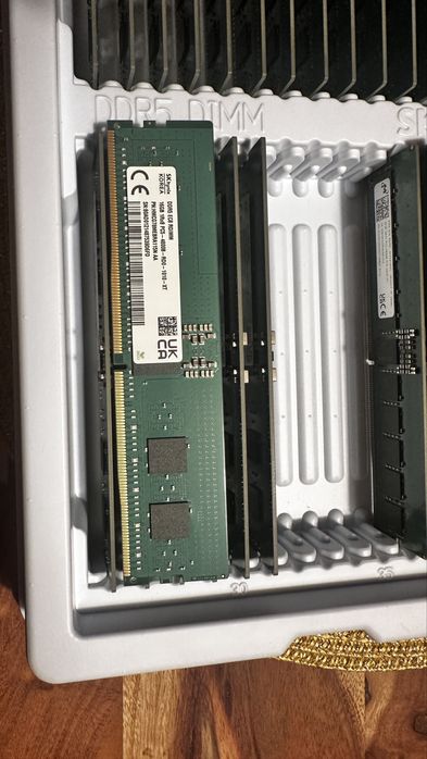 Rezervate ** Memorii RAM de laptop si de PC**Rezervate