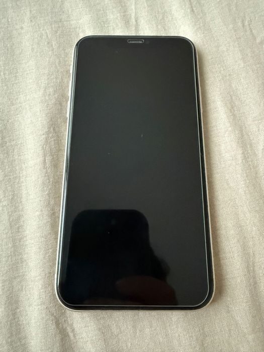 iPhone 11 64gb бял