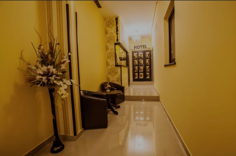 Vând Hotel Extravagance