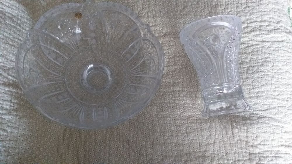 Срочно продается хрустальная разборная российская ваза  в кол. 2шт
