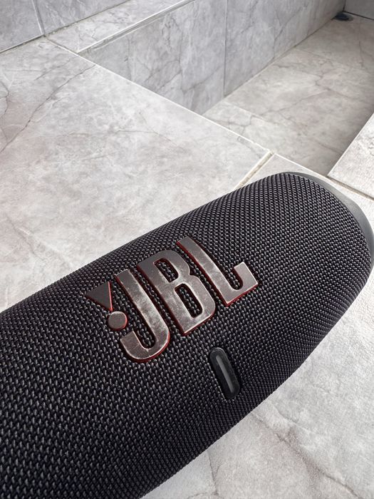 JBL- Charge 5 в отлично състояние