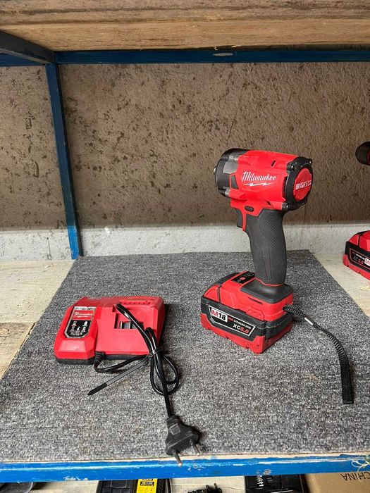 Vând set scule Milwaukee M18 – uzate, stare foarte bună