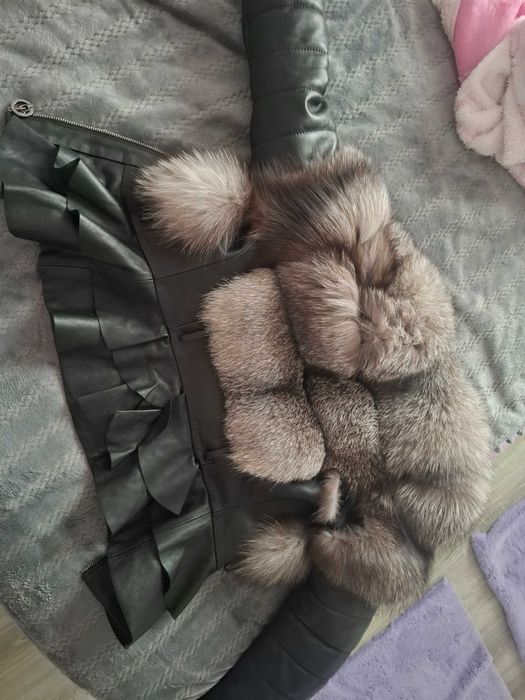 Vand geaca de piele cu blană naturală