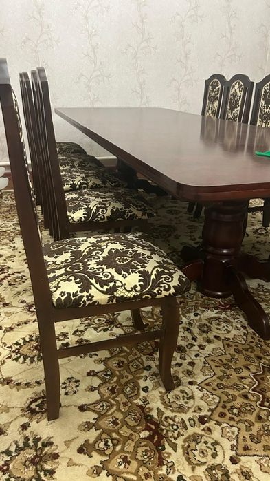 Продается 2 стола со 20 стульями