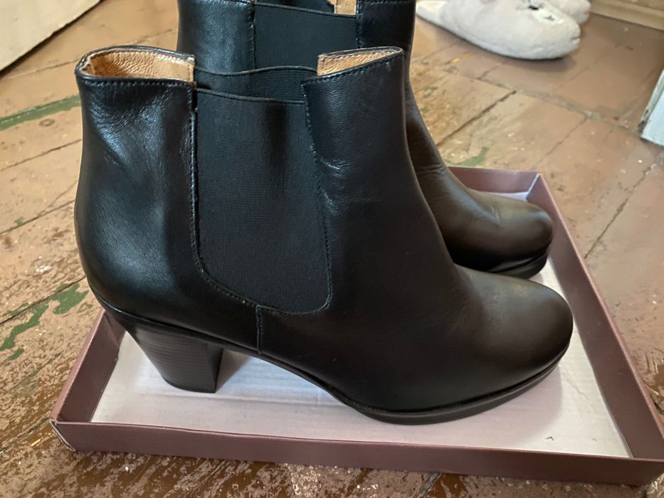 Боти от естествена кожа