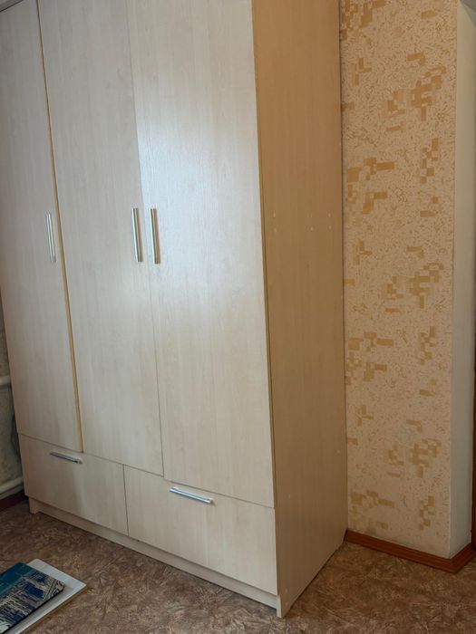 Трехдверный шкаф  гардероб