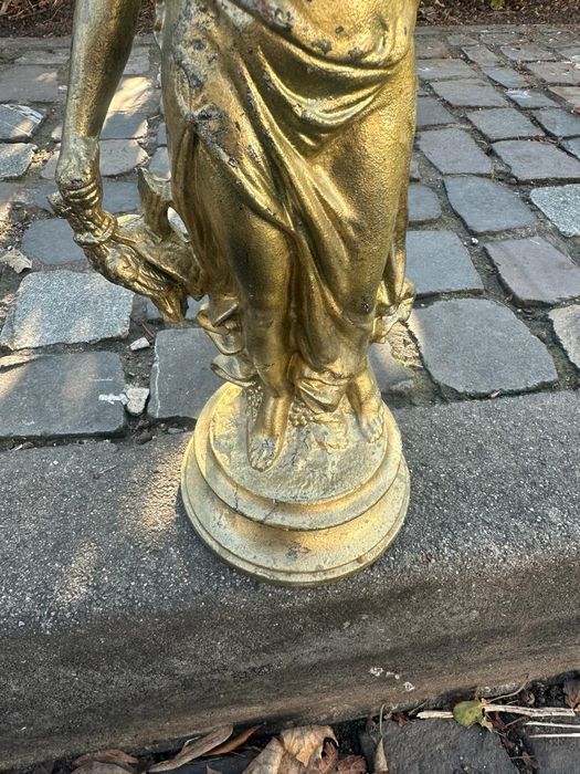 Statueta "femeie  cu lampa"