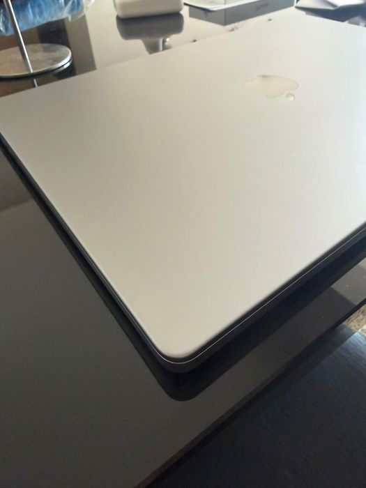 MacBook Pro 16" M1 Pro 10-Core CPU, 16-Core GPU, 16GB RAM, 512GB SSD