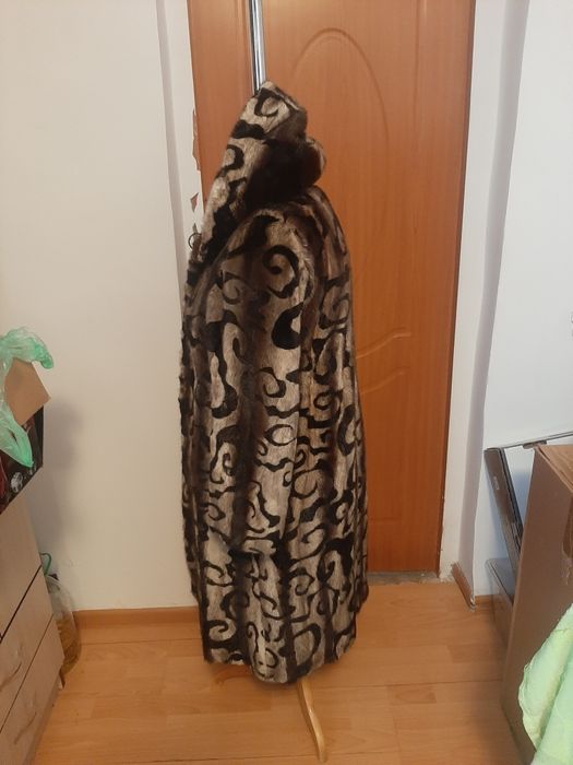 Продам шубу женскую