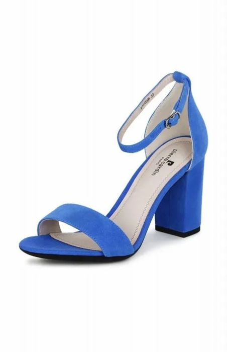 Босоножки на каблуке