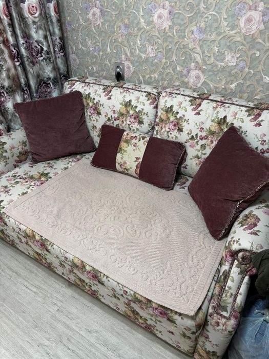 Диван в отличном состоянии раскладывается