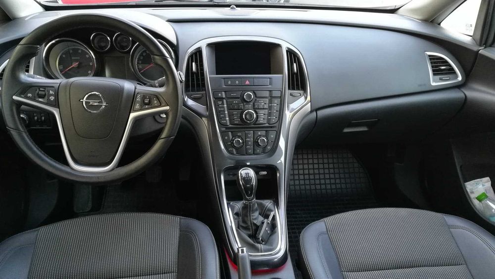 Opel Astra J Sport Tourer 2013 Diesel 1700 CC 110 CP 216000 km