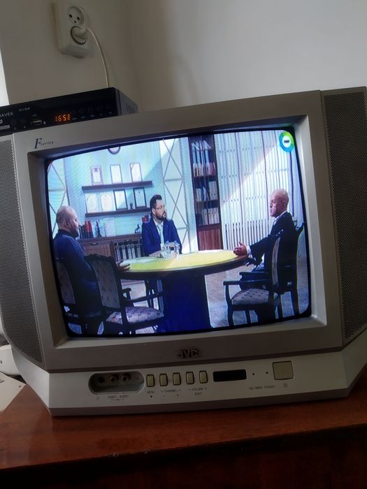 JVC япония  рангли тэлвизор очилмаган туйннери билан