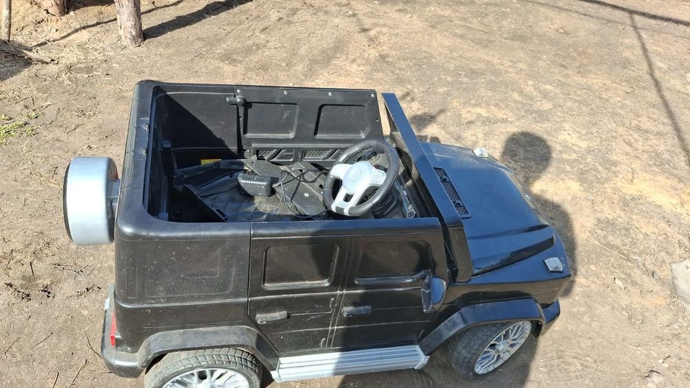 Продам детскую машину электромобиль