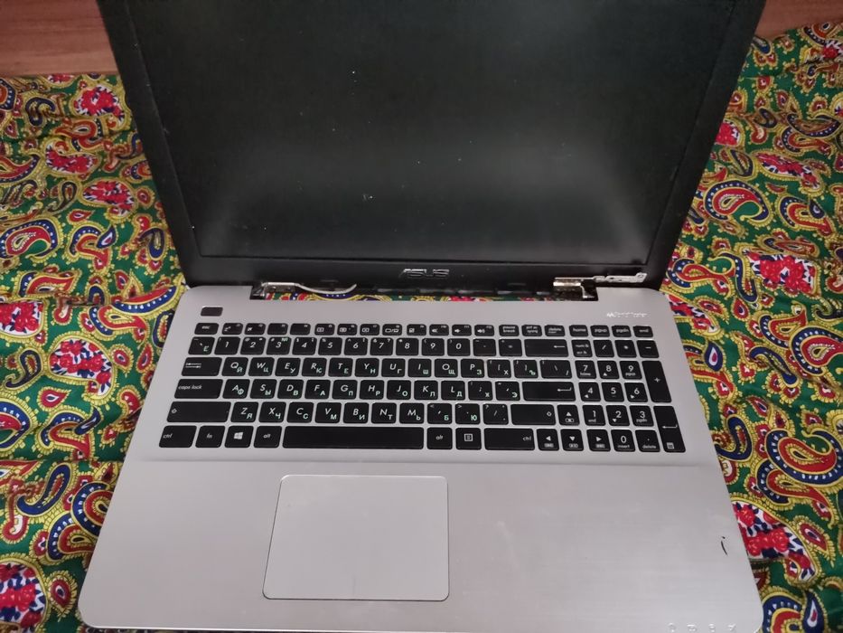 Старенький Ноутбук asus