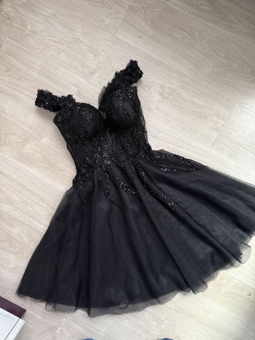 Черна официална рокля с корсет