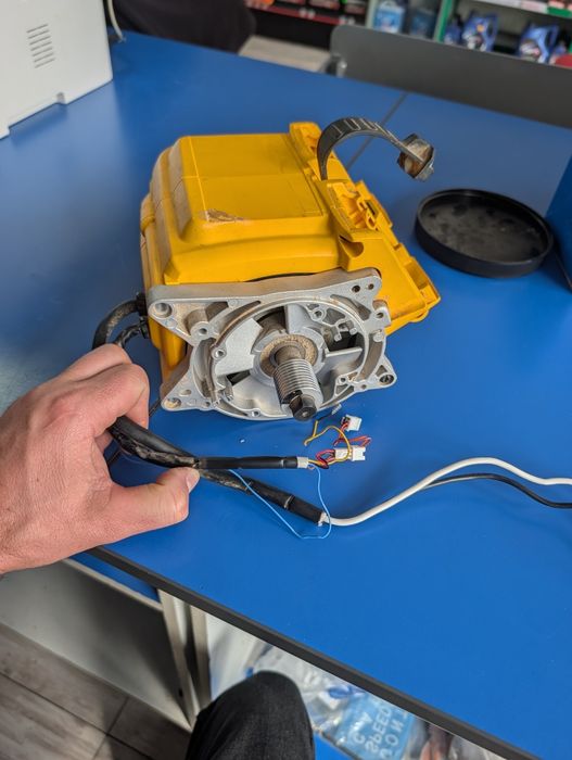 Vând motor Dewalt DHS780