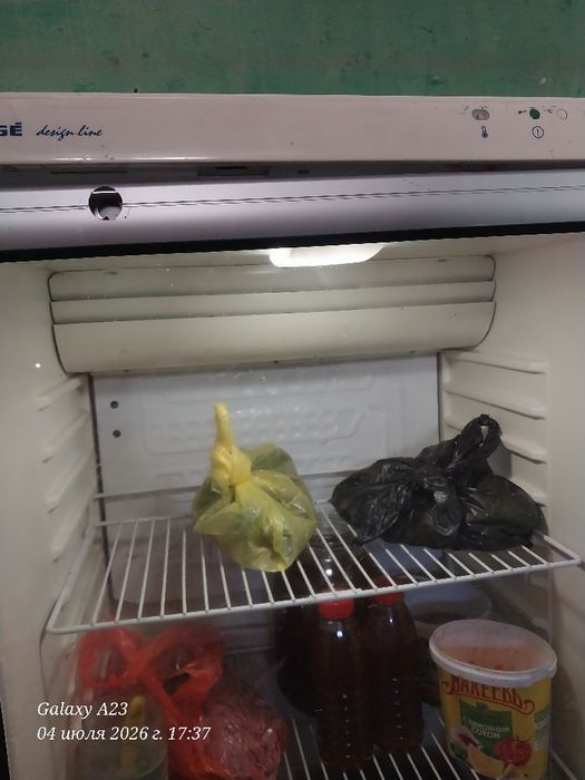 продаётся витринный холодильник