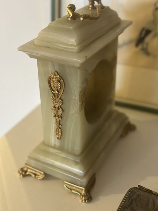 Ceas vechi din onyx verde