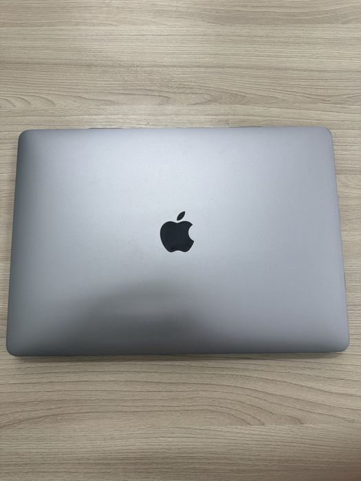 MacBook Air 13 , M1