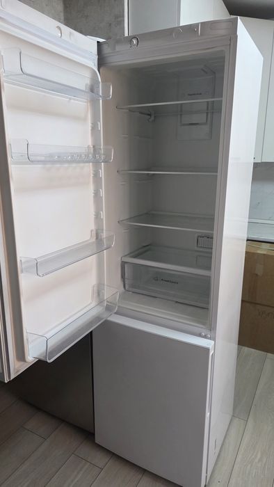 Холодильник Indesit б/у