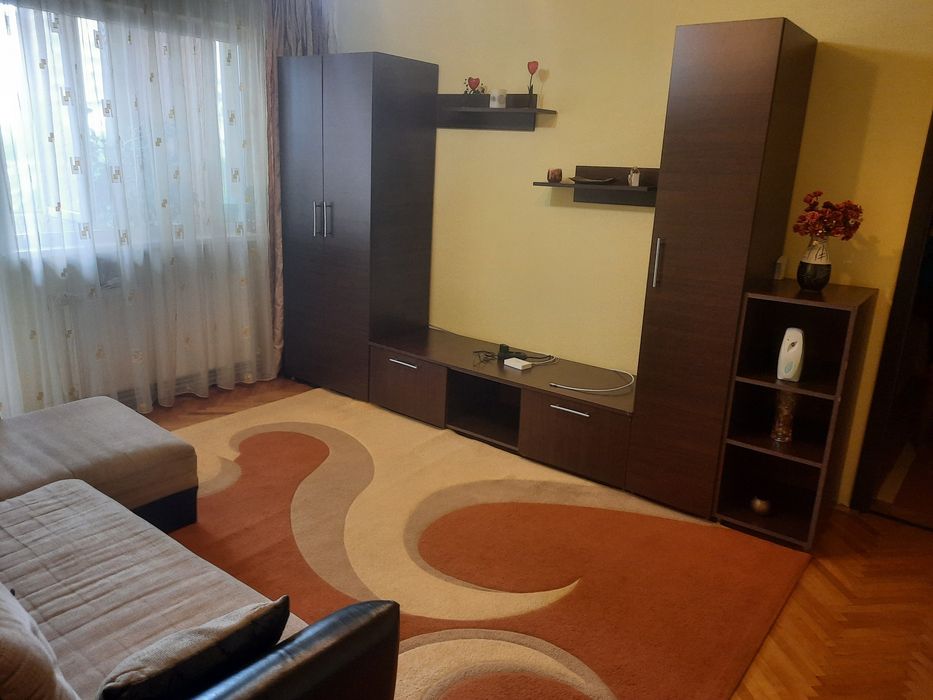 Închiriez apartament cu 3 camere Lugoj