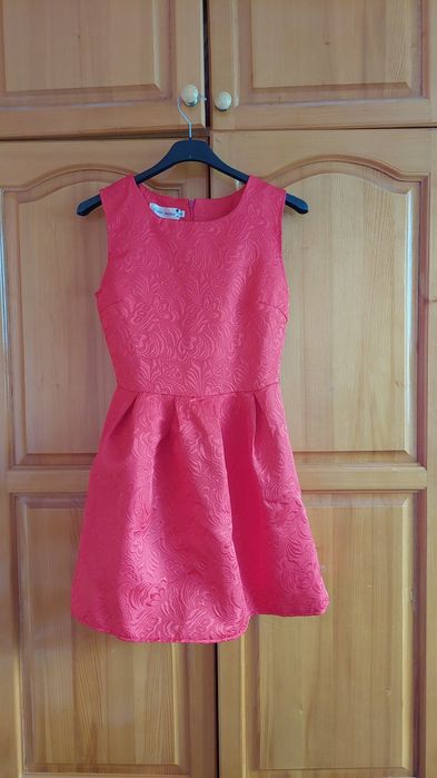 Продавам червена рокля