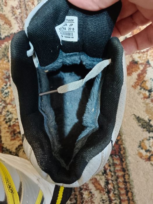 Продам мужские кроссовки зимние