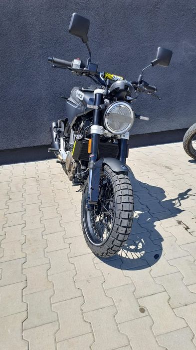 Husqvarna Svartpilen 401