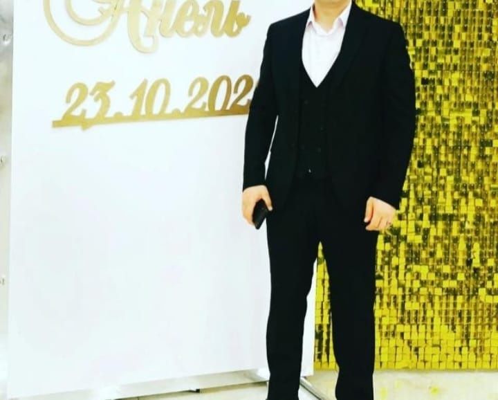 Костюм мужской почти новый