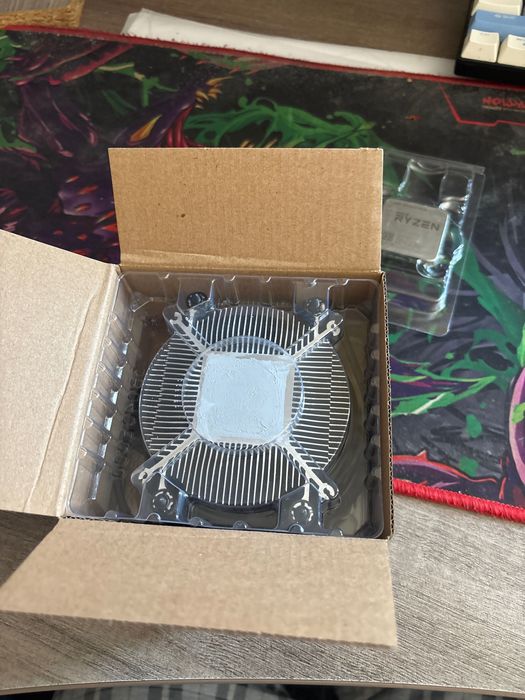 Procesor AMD Ryzen 5 2600 + Cooler Wraith Stealth Nou Nout