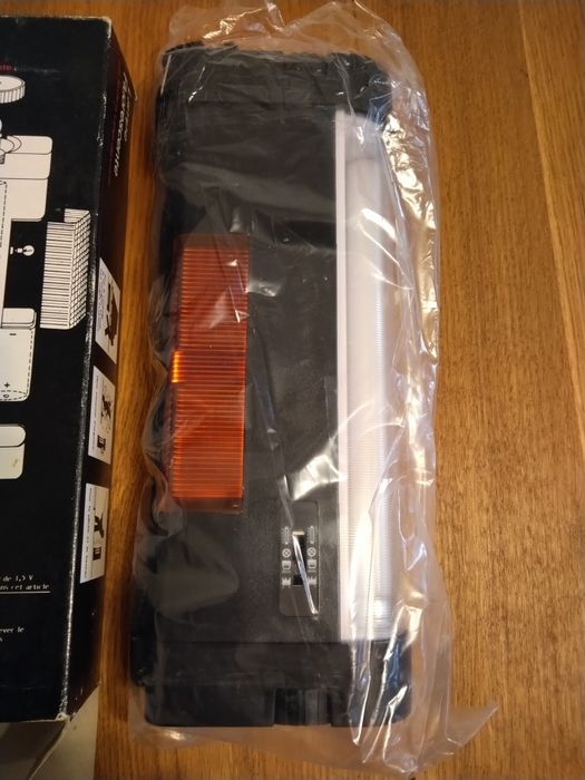 Продавам 3 в 1 - прожектор, луминесцентна лампа и сигнална червена