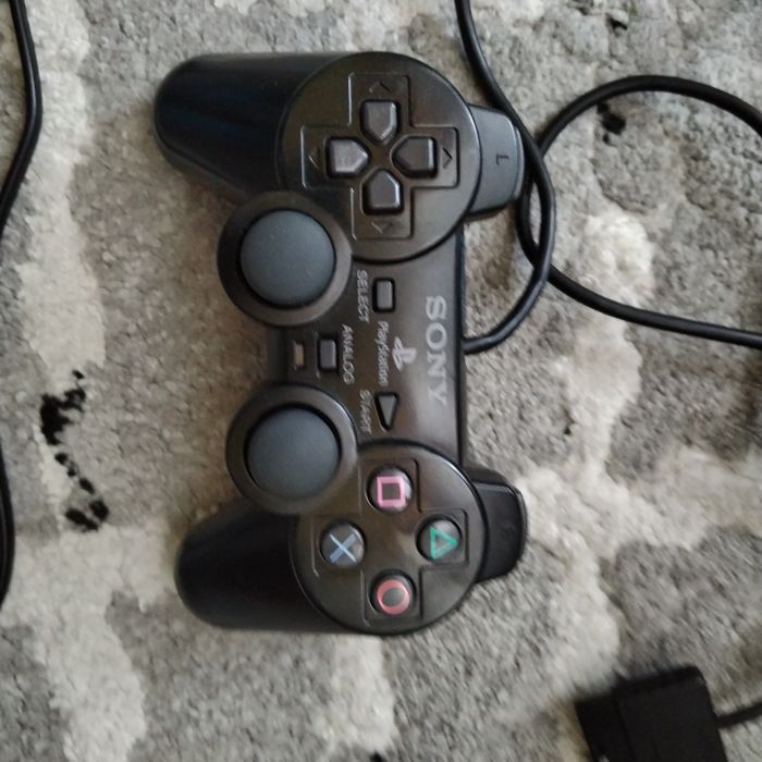 Consola playstaion 2 FAT cu controller original si dau gratis un memory card si adaptor pt AV