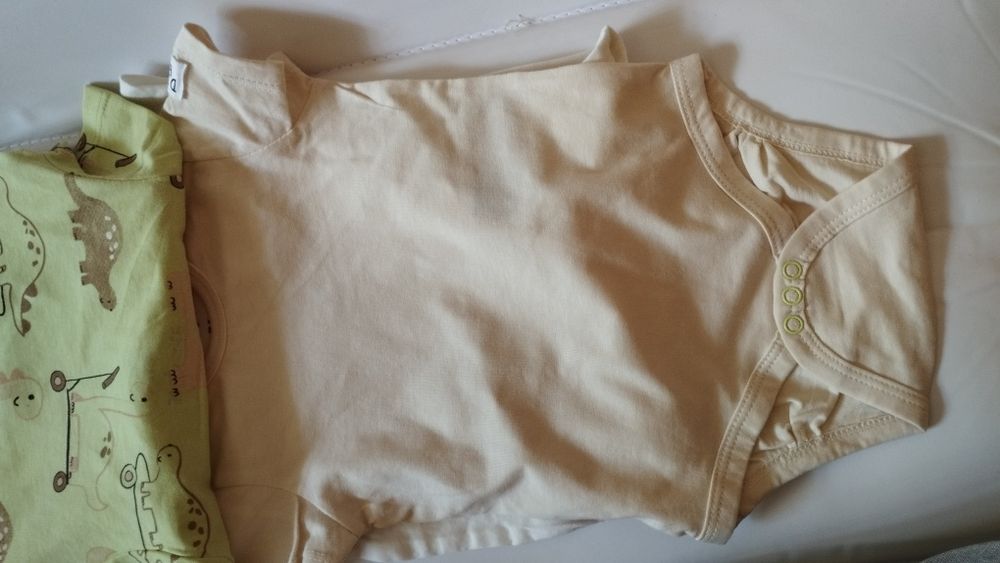 детски дрехи и играчки