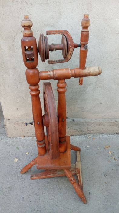 Прялка деревянная, старинная.