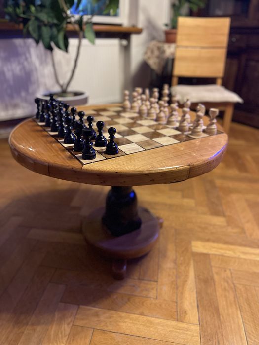 Măsuță de cafea cu tablă de șah integrată din lemn masiv