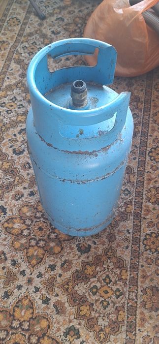 Газова бутилка, напълно запазен корпус, без вдлъбнатини.