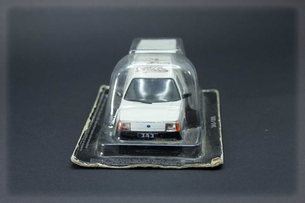 Игрушечный автомобиль ЗАЗ "Таврия" 1305 - Уличное кофе. масштаб 1:43.
