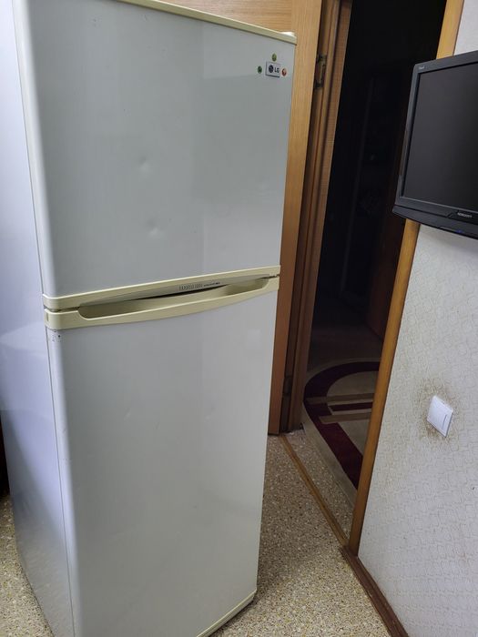 Продам холодильник б/у на запчасти