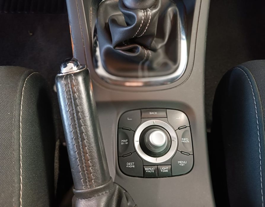 1.5 Diesel Sportour Limited Clima  Navi Far Led