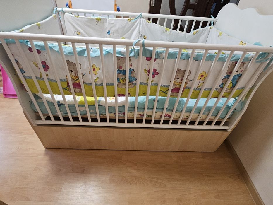 Patut copil cu balansoar se face pat junior cu saltea si lenjerie